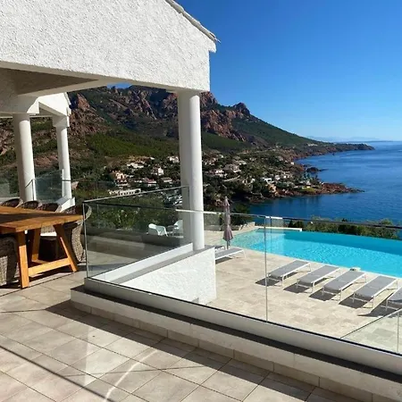 R Wonderful House Saint Raphael Sea View